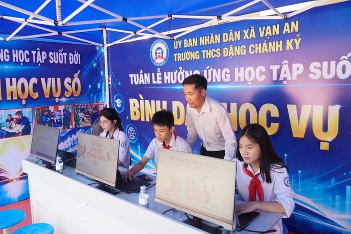 Chủ đề Tuần lễ hưởng ứng học tập suốt đời năm 2026 là “Thực học, thực hành, đẩy mạnh giáo dục nghề nghiệp, làm chủ công nghệ số và trí tuệ nhân tạo”. Ảnh: Hồ Lài