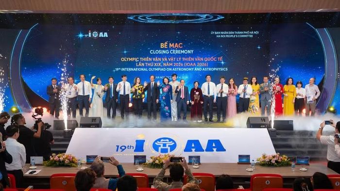 Các đại biểu chụp ảnh cuối chương trình.