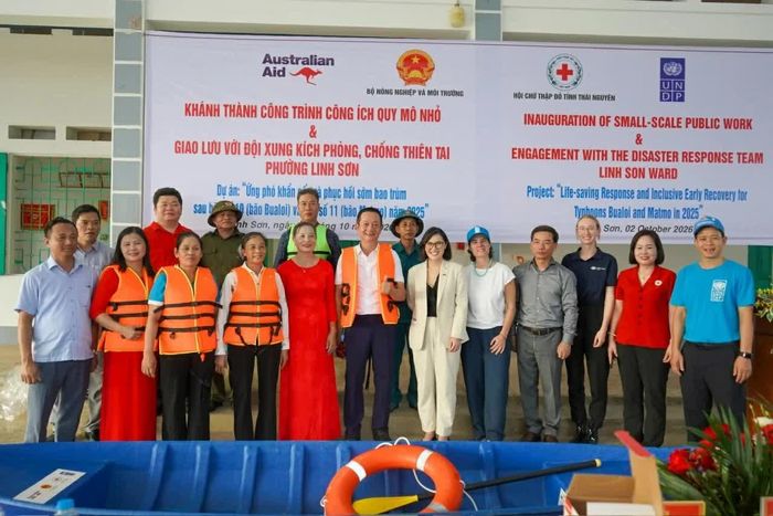 Lễ khánh thành Công trình công ích quy mô nhỏ và giao lưu với đội xung kích phòng, chống thiên tai phương Linh Sơn, Thái Nguyên. (Nguồn: ĐSQ Australia tại Việt Nam)