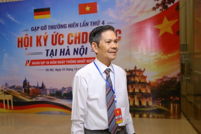 Ông Nguyễn Xuân Sơn trả lời phỏng vấn Báo Thế giới và Việt Nam. (Ảnh: Yến Vi)
