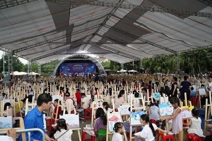 Hơn 700 thiếu nhi Việt Nam và quốc tế từ 6 đến 14 tuổi đang sinh sống, học tập tại Hà Nội đã tham gia cuộc thi. (Ảnh: Hiền Anh)