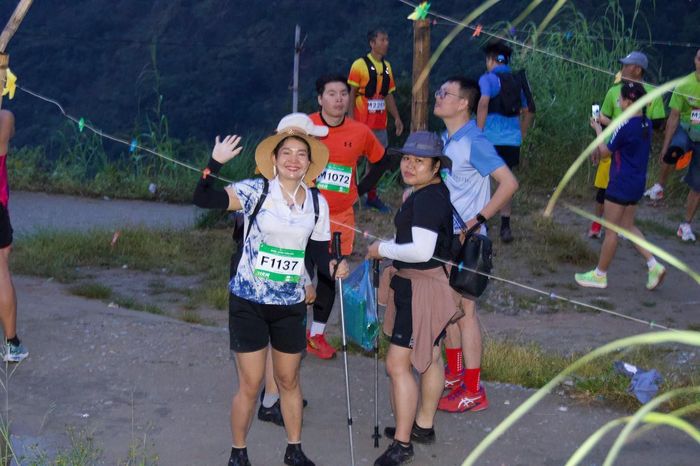 Vận động viên trong tâm thế hồ hởi chuẩn bị đối mặt với thử thách của giải leo núi năm nay. 