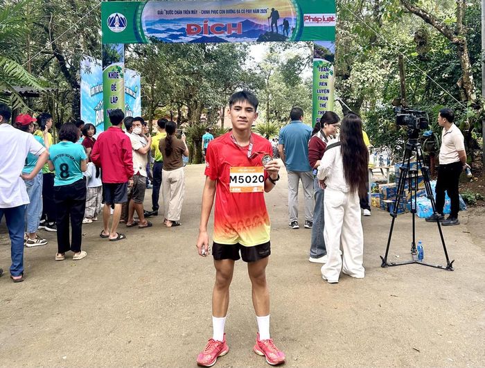 Vận động viên Ú Minh Đồng đoạt giải nhất cự ly 5km.