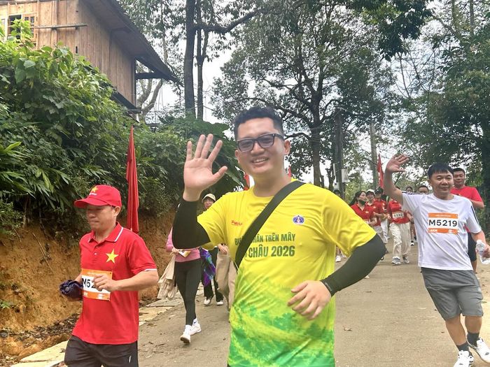 Các vận động viên tranh tài trên cung đường 5km.