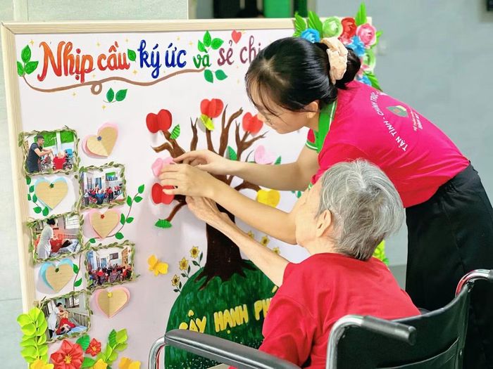 Nhiều người chọn viện dưỡng lão làm nơi an hưởng tuổi già. Ảnh: Huế Xuân