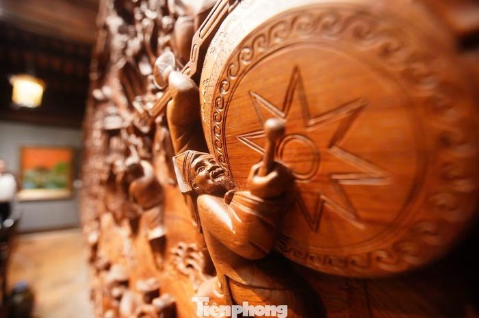 Theo ông Lê Xuân Hưởng - Giám đốc Nguyen Art Gallery - so với lần thứ nhất, ban tổ chức có sự chuẩn bị tốt hơn. Các tác phẩm mở rộng đề tài, tập trung nhiều vào phong cảnh Hà Nội, nét đẹp Thủ đô và hình ảnh Văn Miếu - Quốc Tử Giám.