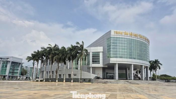 Trung tâm Hội nghị tỉnh Bà Rịa - Vũng Tàu với sức chứa lớn, khuôn viên rộng hiện đại.