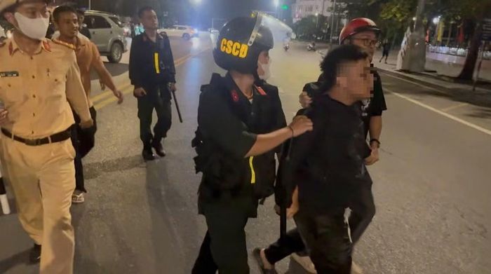 Một đêm, Công an Nghệ An xử lý 65 thanh, thiếu niên vi phạm giao thông.
