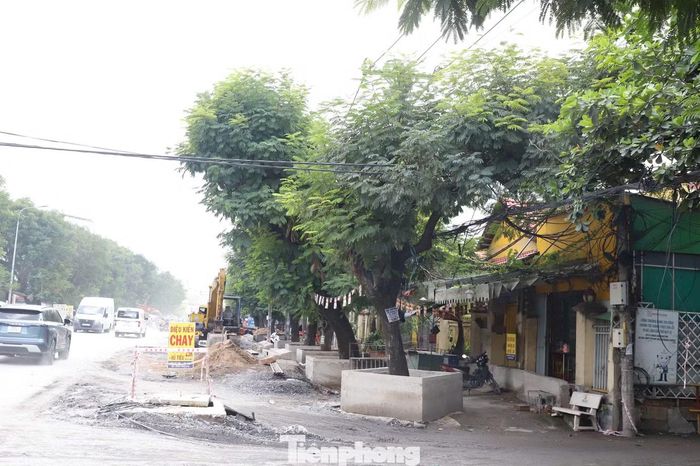Người dân mong chủ đầu tư, đơn vị thi công tăng cường tưới nước dập bụi, duy trì lối đi an toàn và sớm hoàn thiện hệ thống thoát nước tạm.