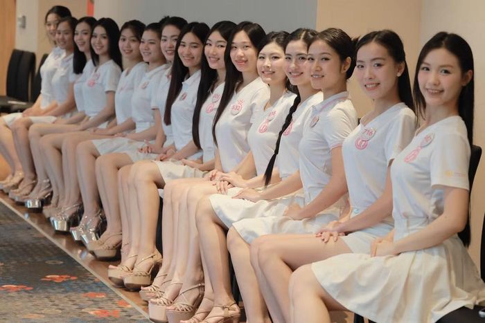 53 cô gái tập các tuyến di chuyển, xoay người, nắm vững đường dây kịch bản cho ba phần thi tại chung khảo.