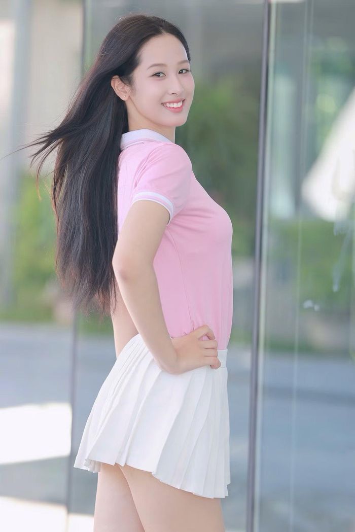 Bùi Mai Linh cho biết trước chung khảo, mẹ dặn con gái bình tĩnh, tự tin, tỏa sáng. “Dự kiến có đông người thân và bạn bè đến khu Đồi Rồng cổ vũ. Dù bận rộn, mọi người đều sắp xếp công việc, thời gian khiến tôi cảm động”, cô nói.
