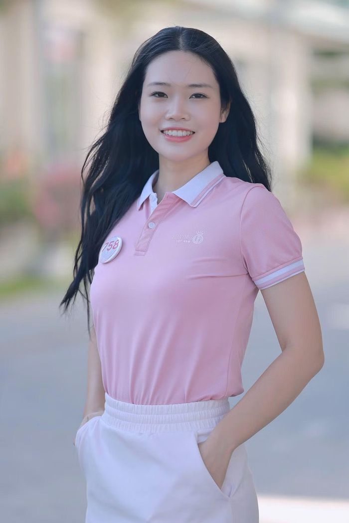 Đinh Ngọc Châu cho biết dù áp lực là thí sinh chủ nhà, cô cố gắng giữ tinh thần thoải mái. "Tôi giải tỏa căng thẳng bằng cách dành thời gian đến phòng gym mỗi ngày. Mục tiêu của tôi là giữ vóc dáng săn chắc, cân đối để tự tin trình diễn", cô chia sẻ. Ngọc Châu nói bố mẹ, bạn bè đang lên kế hoạch mua vé và đặt xe tới Đồi Rồng cổ vũ cho cô trong đêm thi quan trọng.