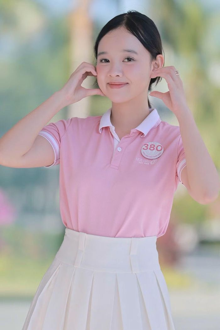 Nguyễn Thị Quỳnh Anh cho biết có thêm động lực và tự tin để tỏa sáng trên sân khấu. Quỳnh Anh nói đây là lần đầu cô trình diễn trên sân khấu lớn như Hoa hậu Việt Nam nên không tránh khỏi hồi hộp. Gia đình đã thu xếp thời gian tới Đồi Rồng khích lệ cô.