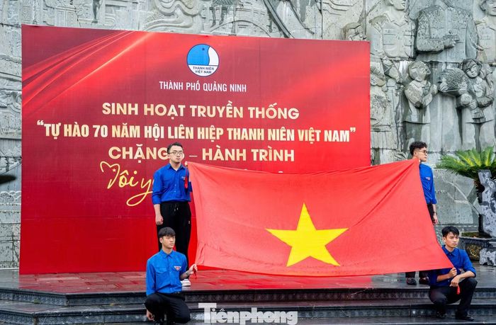 Theo đại diện Thành Đoàn Quảng Ninh, trải qua 70 năm xây dựng và trưởng thành (15/10/1956 - 15/10/2026), Hội Liên hiệp Thanh niên Việt Nam luôn là mái nhà đoàn kết rộng rãi các tầng lớp thanh niên. Là môi trường để thanh niên rèn luyện, cống hiến, phát huy tinh thần yêu nước, ý chí tự lực, tự cường và trách nhiệm với cộng đồng.