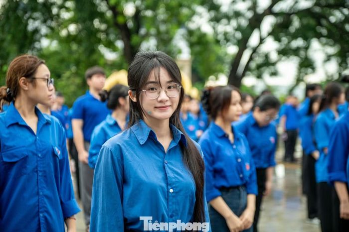 Nguyễn Vũ Anh Thư, đoàn viên phường Vàng Danh chia sẻ, tại địa chỉ đỏ nơi Chủ tịch Hồ Chí Minh từng về thăm Uông Bí, trong thời khắc trang nghiêm của Lễ chào cờ “Tôi yêu Tổ quốc tôi”, bạn càng thêm tự hào về truyền thống của Hội.