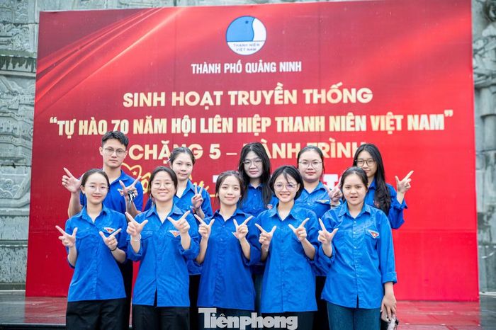 Chương trình chào cờ và buổi sinh hoạt truyền thống "Tự hào 70 năm Hội Liên hiệp Thanh niên Việt Nam" chặng 5 - hành trình Tôi yêu Tổ quốc tôi không chỉ là dịp ôn lại chặng đường đã qua, mà còn là lời hiệu triệu tuổi trẻ tiếp tục nối dài những giá trị tốt đẹp bằng những công trình, phần việc, hành động cụ thể vì cộng đồng và vì Tổ quốc.