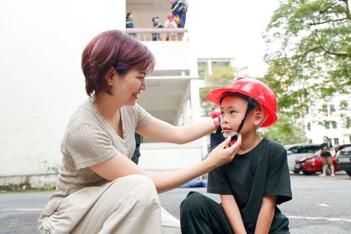 Chị Phạm Thị Tố Lan cho biết chương trình đáng để cho các cháu nhỏ tham gia, bổ ích và giúp cho các bạn nhỏ rèn luyện kỹ năng về phòng chống cháy nổ.