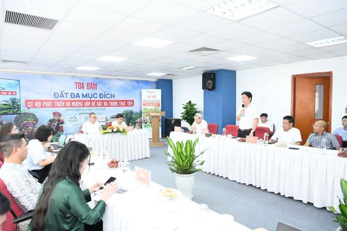 Anh Lê Mạnh Cường - Chủ tịch CLB Đầu tư và Khởi nghiệp Doanh nhân trẻ Việt Nam phát biểu tại Diễn đàn về đất đa mục đích do Báo Tiền Phong tổ chức.