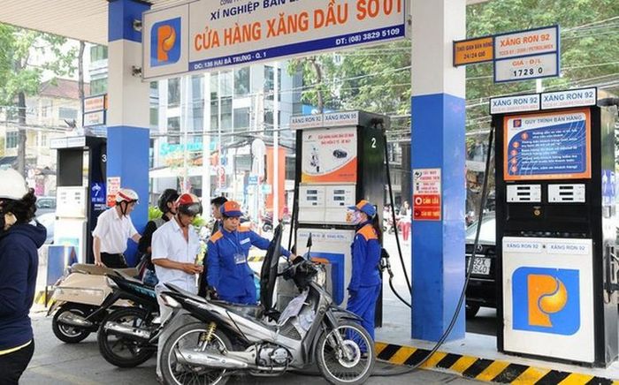 Bộ Công Thương đề xuất trao quyền cho doanh nghiệp tự quyết giá bán lẻ theo công thức do Nhà nước quy định. (Ảnh minh họa)