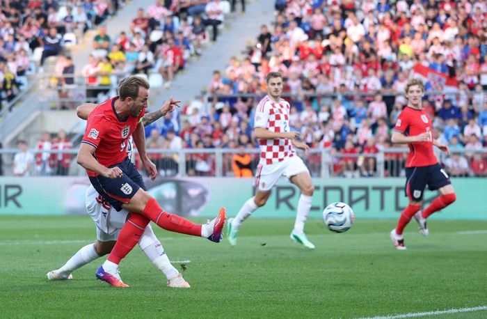 Harry Kane mở tỷ số với pha xâm nhập vòng cấm dứt điểm chính xác