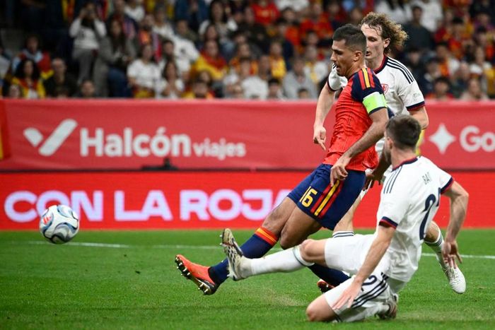 Phút 35, Rodri nhân đôi cách biệt với pha nhập thành dứt điểm