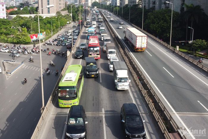 Lưu lượng phương tiện trên Vành đai 3 cao gấp nhiều lần công suất thiết kế ban đầu. Ảnh minh hoạ: Đình Hiếu.