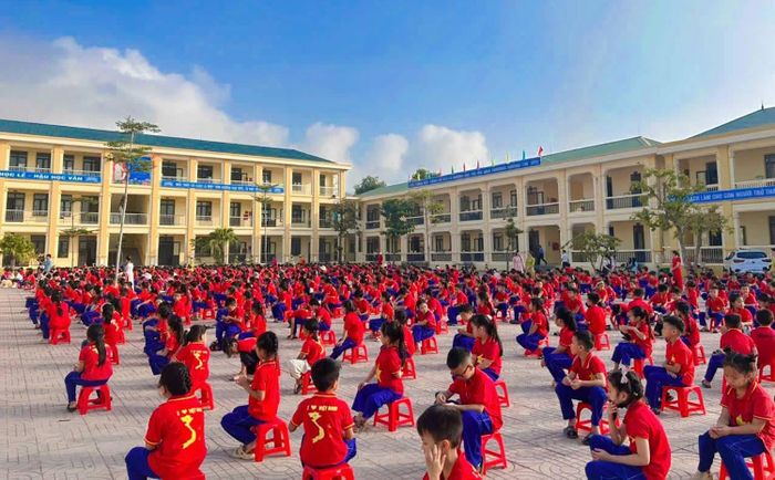 Điểm trường chính và phân hiệu được đầu tư đồng bộ, khang trang. Ảnh: Viết Triều