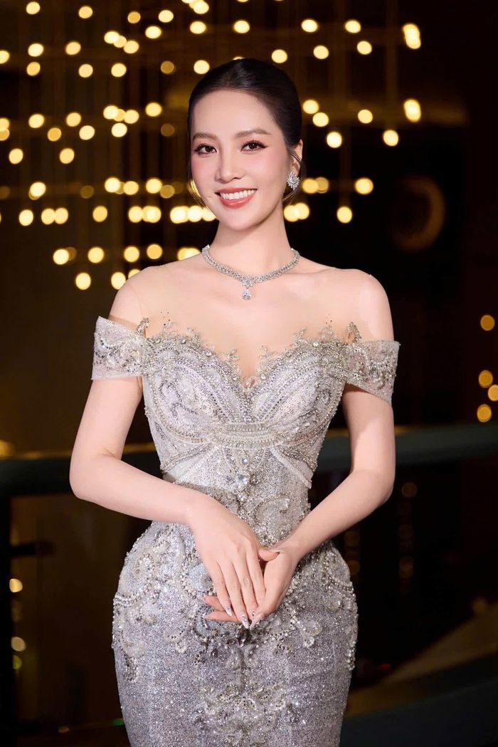 Nhan sắc không tuổi của Á hậu Thụy Vân. 