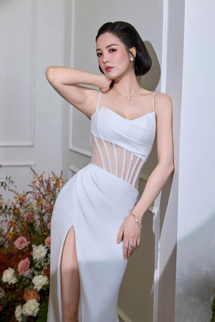 Hình ảnh mới quyến rũ của Thụy Vân sau khi cắt tóc ngắn. 