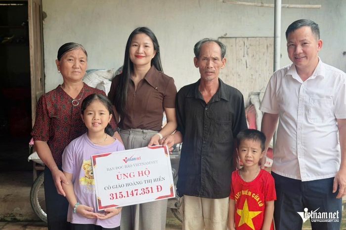 Tổng số tiền Báo VietNamNet đã trao tới gia đình cô Hiền là hơn 967 triệu đồng. Ảnh: Thạch Thảo - Thiện Lương