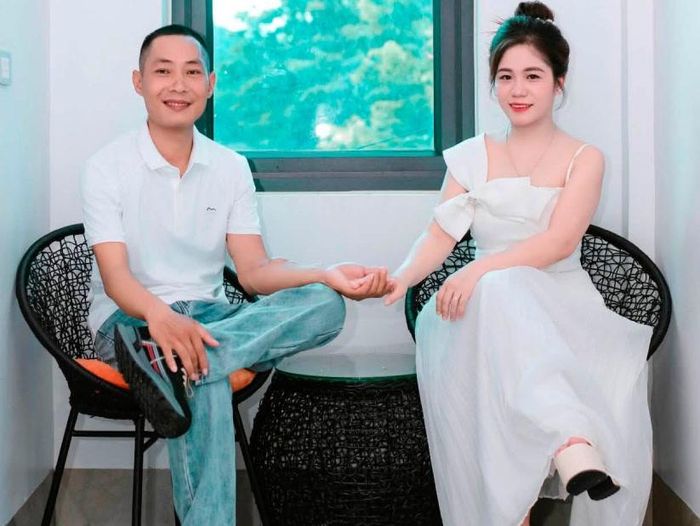 Hai vợ chồng chị Nhàn. Ảnh: NVCC.