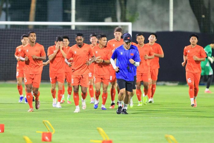 Sau khi Xuân Son và Gia Hưng rời đội, đến lượt Hoàng Hên và Tài Lộc chấn thương, trong khi Việt Anh và Đình Bắc để ngỏ khả năng thi đấu ở trận đấu cuối cùng tại FIFA ASEAN Cup 2026.
