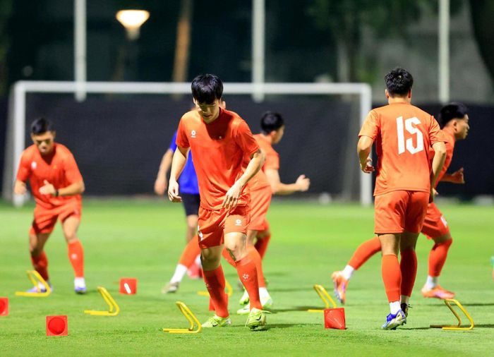 Hoàng Đức khả năng sẽ đá chính.