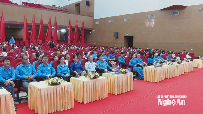Toàn cảnh Hội nghị tuyên dương gia đình công nhân gương mẫu năm 2026. Ảnh: PV
