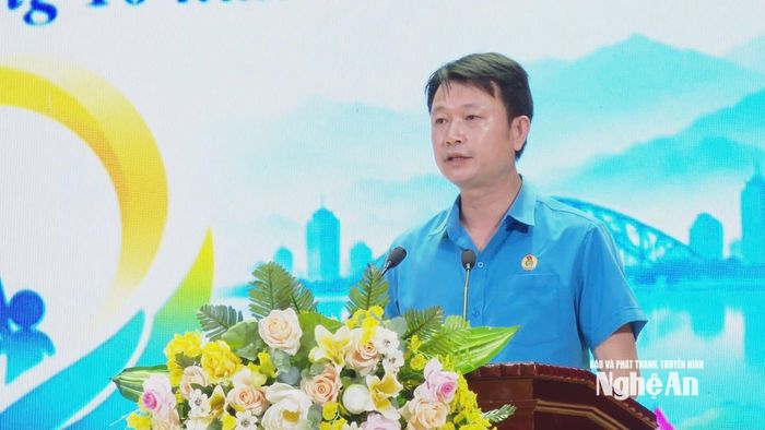 Ông Nguyễn Đức Thụ - Ủy viên BCH Liên đoàn Lao động tỉnh, Giám đốc Nhà Văn hóa Lao động tỉnh phát biểu khai mạc hội nghị. Ảnh: PV
