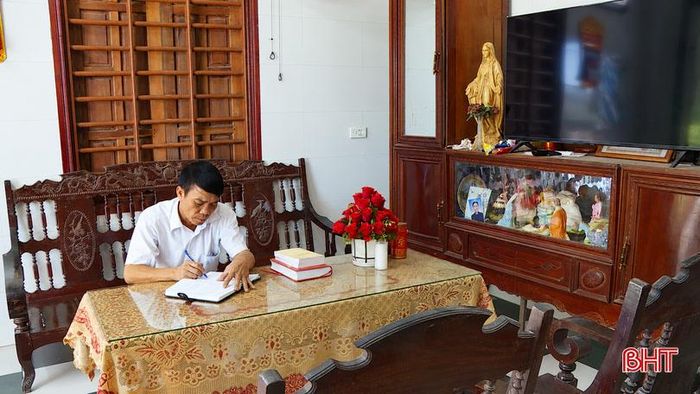 Sự tận tụy, gương mẫu của cán bộ cơ sở là giáo dân góp phần lan tỏa các phong trào ở tổ dân phố 11, phường Hà Huy Tập.