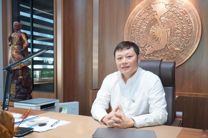 Ông Nguyễn Anh Thắng - Chủ tịch Hiệp hội Doanh nghiệp tỉnh Hà Tĩnh trao đổi về xây dựng văn hóa doanh nghiệp.