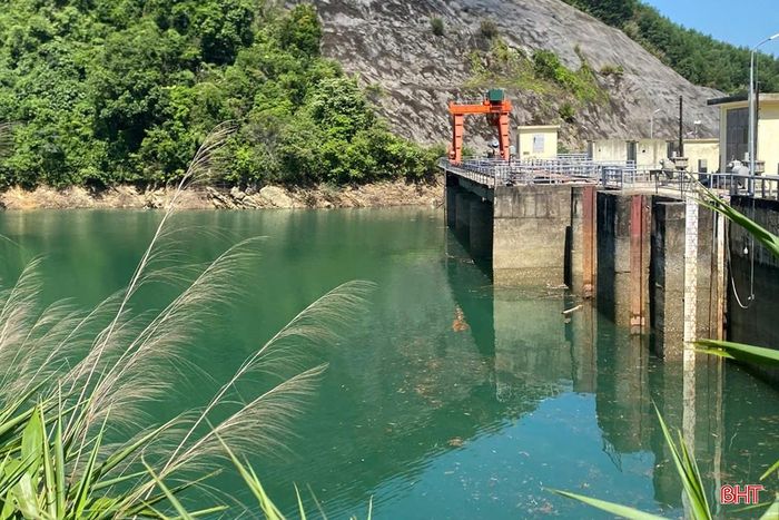 Hồ chứa ở Nhà máy Thủy điện Hố Hô đang ở cao trình 66,66/70m.