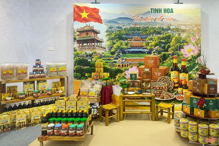 Các sản phẩm OCOP của tỉnh Hà Tĩnh tại Tuần lễ sản phẩm Việt - Lào đang diễn ra ở Hà Nội