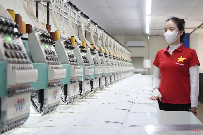 Hoạt động sản xuất kinh doanh đã đóng góp tích cực vào nguồn thu ngân sách của các địa phương.