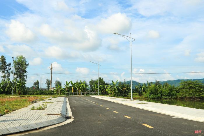 Khu đất tại khu dân cư Thuận Tiến (phường Bắc Hồng Lĩnh) vừa được đấu giá thành công, góp phần tạo nguồn thu cho ngân sách địa phương.