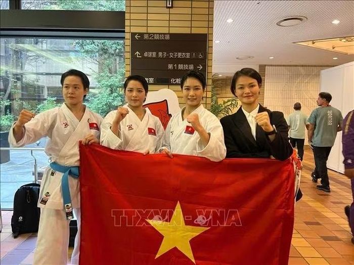 Các tuyển thủ Kata nữ xuất sắc giành Huy chương Vàng đầu tiên tại ASIAD 20 cho đoàn thể thao Việt Nam. Ảnh: TTXVN phát