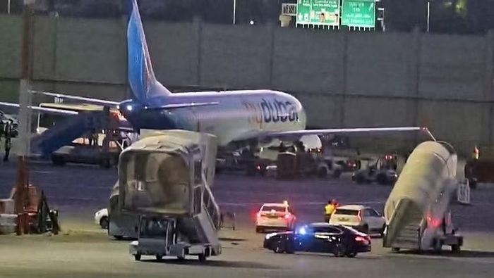Máy bay cứu hộ đưa hành khách Israel trên chuyến bay FZ1073 của Hãng flydubai về tới sân bay Ben Gurion, gần Tel Aviv, ngày 1/10/2026. Ảnh: ANI/TTXVN