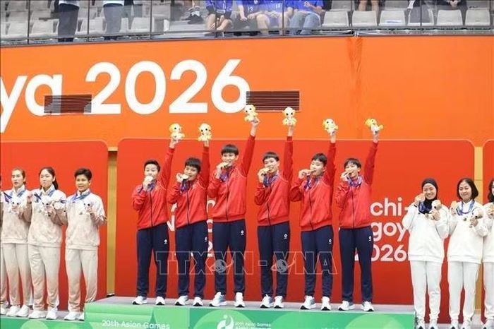 Đội tuyển cầu mây nữ Việt Nam nhận huy chương vàng tại ASIAD 20. Ảnh: TTXVN phát