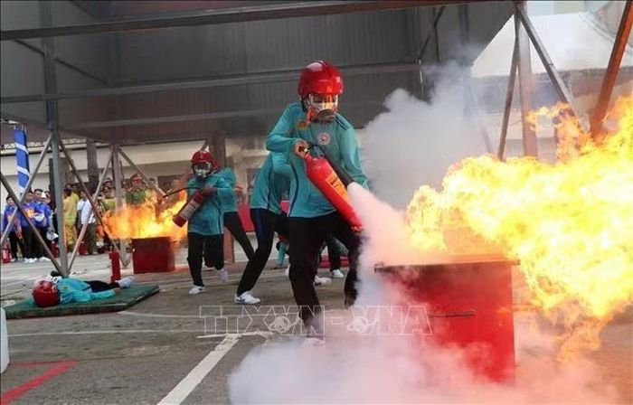 Các đội dự thi nghiệp vụ chữa cháy và cứu nạn, cứu hộ.