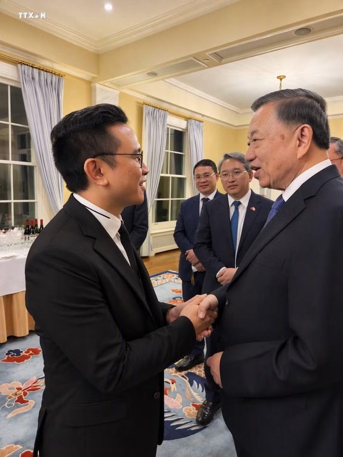 PGS Đặng Đức Huy (trái) gặp Tổng Bí thư, Chủ tịch nước Tô Lâm nhân chuyến công tác Canada cuối tháng 9 vừa qua của Tổng Bí thư, Chủ tịch nước. Ảnh: TTXVN phát