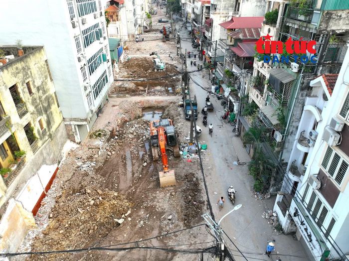 Theo Ban quản lý dự án đầu tư - hạ tầng phường Cầu Giấy, dự án cải tạo, mở rộng ngõ 381 Nguyễn Khang phấn đấu hoàn thành trong năm 2026, khớp nối đồng bộ với đường Vành đai 2,5 đoạn qua Khu đô thị mới Dịch Vọng.