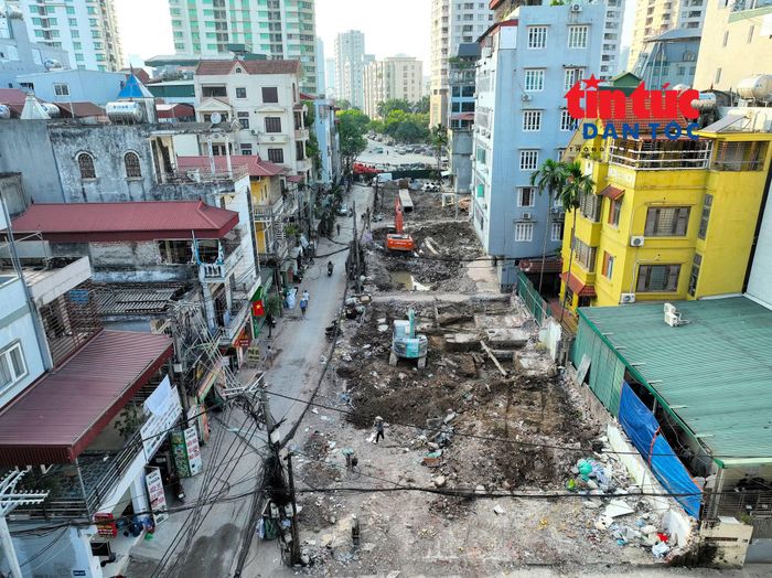 Công trình được đầu tư đồng bộ hệ thống chiếu sáng, cây xanh và đấu nối trực tiếp vào mạng lưới thoát nước chung của thành phố, giải quyết dứt điểm tình trạng úng ngập tồn tại nhiều năm qua tại khu vực ngõ 381 Nguyễn Khang và phố Hoa Bằng.