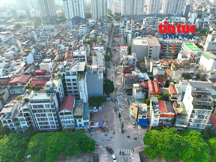 Theo thiết kế, ngõ 381 Nguyễn Khang được mở rộng lên 21,25m, gồm lòng đường rộng 11,25m và vỉa hè rộng 5m mỗi bên.