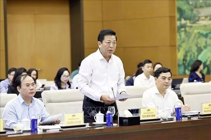 Tiếp tục Phiên họp thứ 7, sáng 2/10/2026, tại Nhà Quốc hội, Uỷ ban Thường vụ Quốc hội cho ý kiến về dự án Luật Nhà ở (sửa đổi) và dự án Luật Kinh doanh bất động sản (sửa đổi). Trong ảnh: Bộ trưởng Bộ Xây dựng Trần Hồng Minh phát biểu. Ảnh: Doãn Tấn - TTXVN